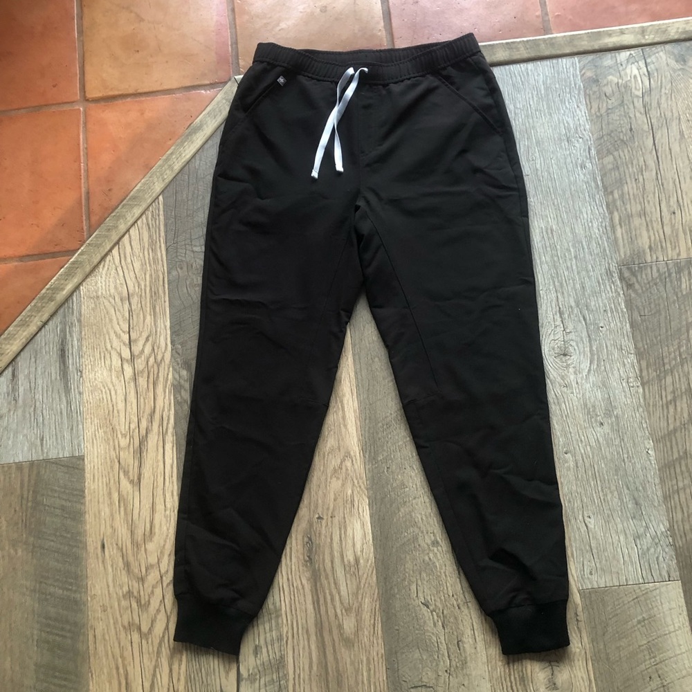 FIGS men’s scrubs